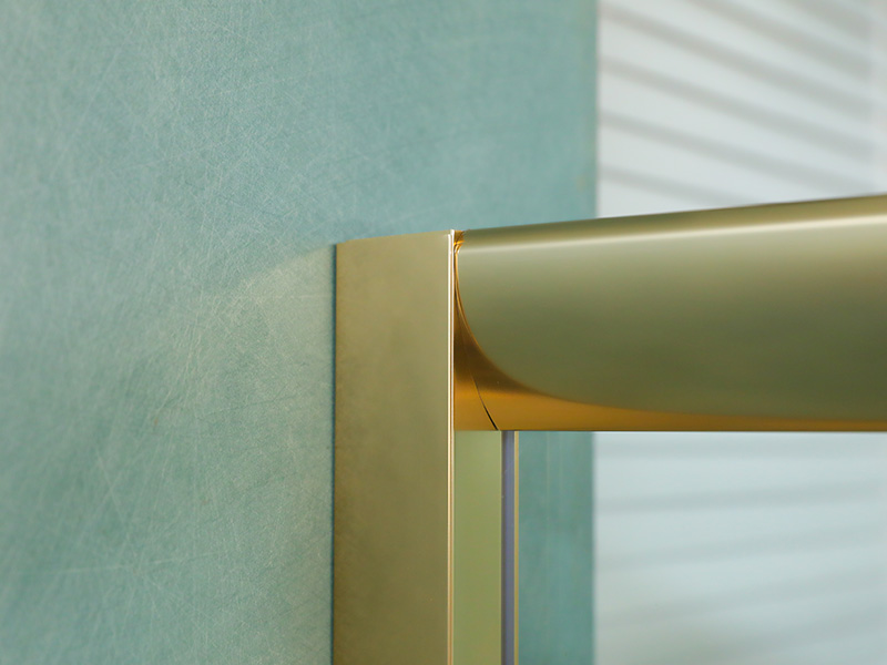 Penutup Pancuran Geser Persegi, Kaca Tempered Bening dengan Pencetakan, Profil Aluminium Emas, Pegangan Lubang Ganda, dengan Baki Penutup Pancuran Geser Persegi, Kaca Tempered Bening dengan Pencetakan, Profil Aluminium Emas, Pegangan Lubang Ganda, dengan Baki