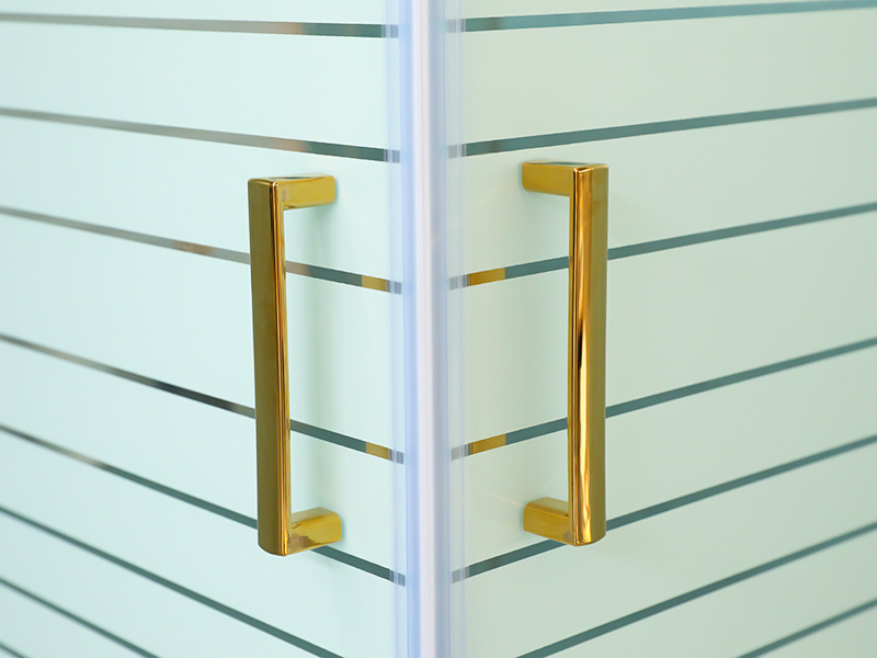 Penutup Pancuran Geser Persegi, Kaca Tempered Bening dengan Pencetakan, Profil Aluminium Emas, Pegangan Lubang Ganda, dengan Baki Penutup Pancuran Geser Persegi, Kaca Tempered Bening dengan Pencetakan, Profil Aluminium Emas, Pegangan Lubang Ganda, dengan Baki