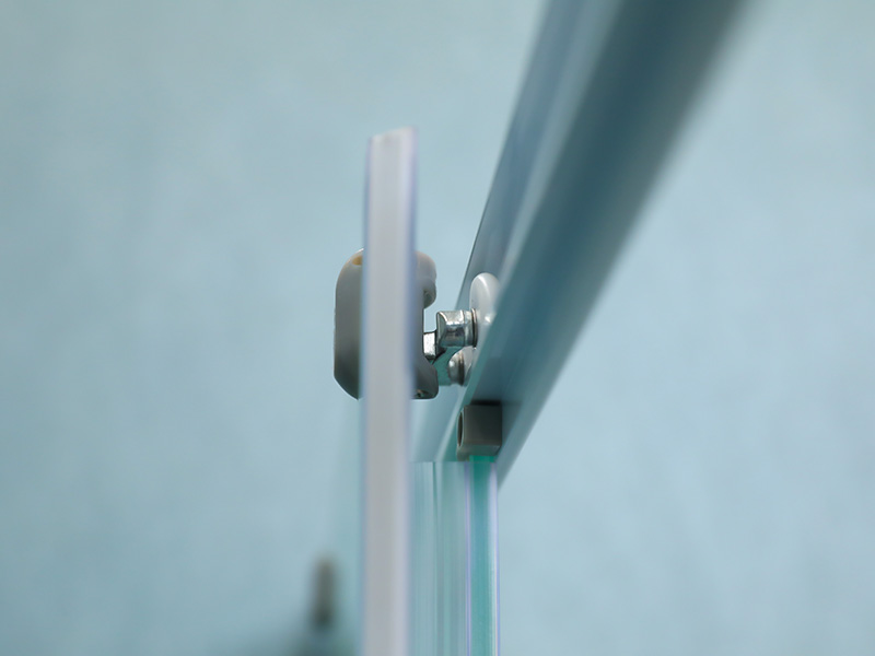 Penutup Pancuran Geser SQ, Kaca Tempered Matt dengan Pencetakan, Profil Aluminium Putih, Pegangan Lubang Ganda, dengan Baki Penutup Pancuran Geser SQ, Kaca Tempered Matt dengan Pencetakan, Profil Aluminium Putih, Pegangan Lubang Ganda, dengan Baki