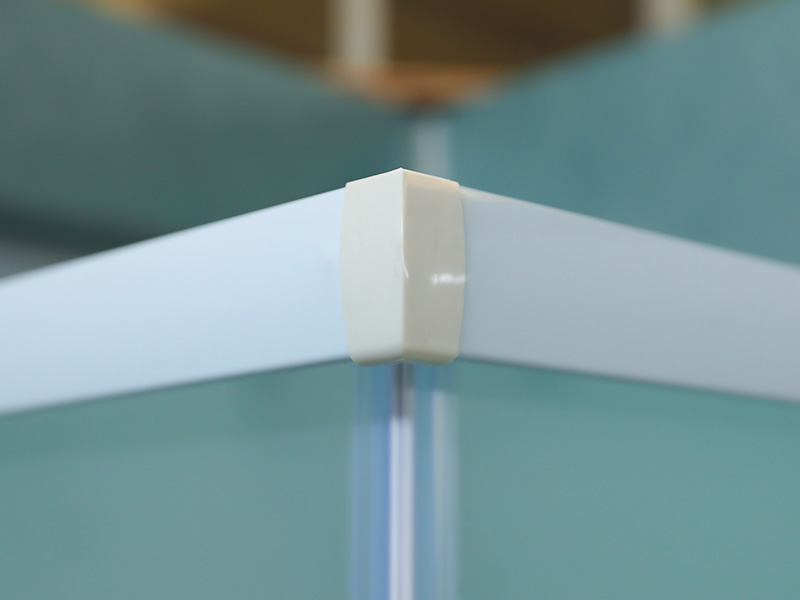 Penutup Pancuran Geser SQ, Kaca Tempered Matt dengan Pencetakan, Profil Aluminium Putih, Pegangan Lubang Ganda, dengan Baki Penutup Pancuran Geser SQ, Kaca Tempered Matt dengan Pencetakan, Profil Aluminium Putih, Pegangan Lubang Ganda, dengan Baki