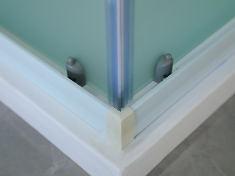 Penutup Pancuran Geser SQ, Kaca Tempered Matt dengan Pencetakan, Profil Aluminium Putih, Pegangan Lubang Ganda, dengan Baki Penutup Pancuran Geser SQ, Kaca Tempered Matt dengan Pencetakan, Profil Aluminium Putih, Pegangan Lubang Ganda, dengan Baki