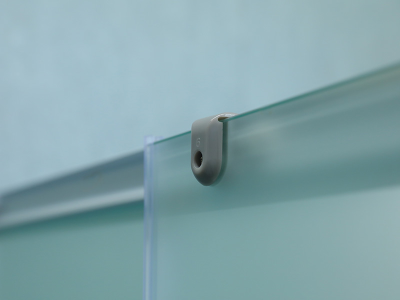 Penutup Pancuran Geser SQ, Kaca Tempered Matt dengan Pencetakan, Profil Aluminium Putih, Pegangan Lubang Ganda, dengan Baki Penutup Pancuran Geser SQ, Kaca Tempered Matt dengan Pencetakan, Profil Aluminium Putih, Pegangan Lubang Ganda, dengan Baki