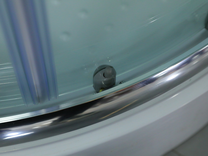 Penutup Pancuran Geser SE, Kaca Tempered Bening Dengan Pencetakan, Profil Aluminium Krom, Pegangan Lubang Ganda, Dengan Baki Penutup Pancuran Geser SE, Kaca Tempered Bening Dengan Pencetakan, Profil Aluminium Krom, Pegangan Lubang Ganda, Dengan Baki