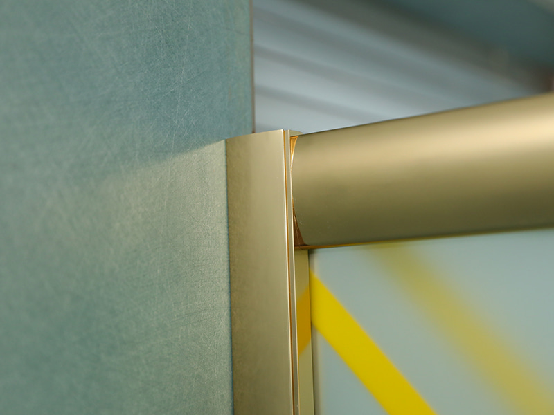 RE Sliding Shower Enclosusre, Kaca Tempered Matt Dengan Pencetakan, Profil Aluminium Emas, Pegangan Lubang Ganda, Dengan Baki RE Sliding Shower Enclosusre, Kaca Tempered Matt Dengan Pencetakan, Profil Aluminium Emas, Pegangan Lubang Ganda, Dengan Baki