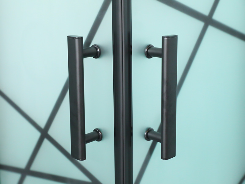 Penutup Pancuran Geser SQ, Kaca Tempered Matt dengan Pencetakan, Profil Aluminium Hitam, Pegangan Lubang Ganda, dengan Baki Penutup Pancuran Geser SQ, Kaca Tempered Matt dengan Pencetakan, Profil Aluminium Hitam, Pegangan Lubang Ganda, dengan Baki