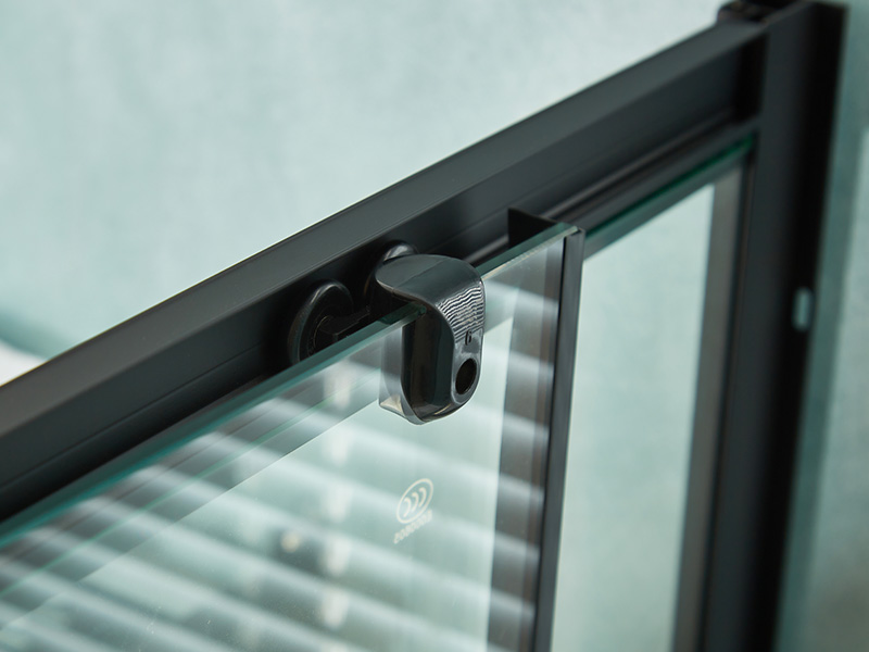 Penutup Pancuran Geser SQ, Kaca Tempered Bening, Profil Aluminium Hitam, Pegangan Lubang Ganda, Dengan Baki Penutup Pancuran Geser SQ, Kaca Tempered Bening, Profil Aluminium Hitam, Pegangan Lubang Ganda, Dengan Baki