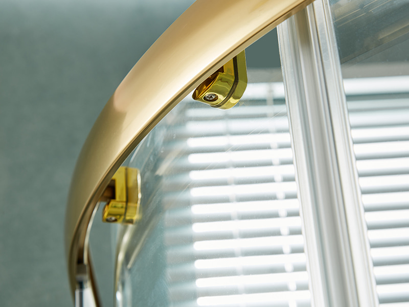 Penutup Pancuran Geser SE, Kaca Tempered Bening, Profil Aluminium Emas, Pegangan Lubang Ganda, Tanpa Baki Penutup Pancuran Geser SE, Kaca Tempered Bening, Profil Aluminium Emas, Pegangan Lubang Ganda, Tanpa Baki