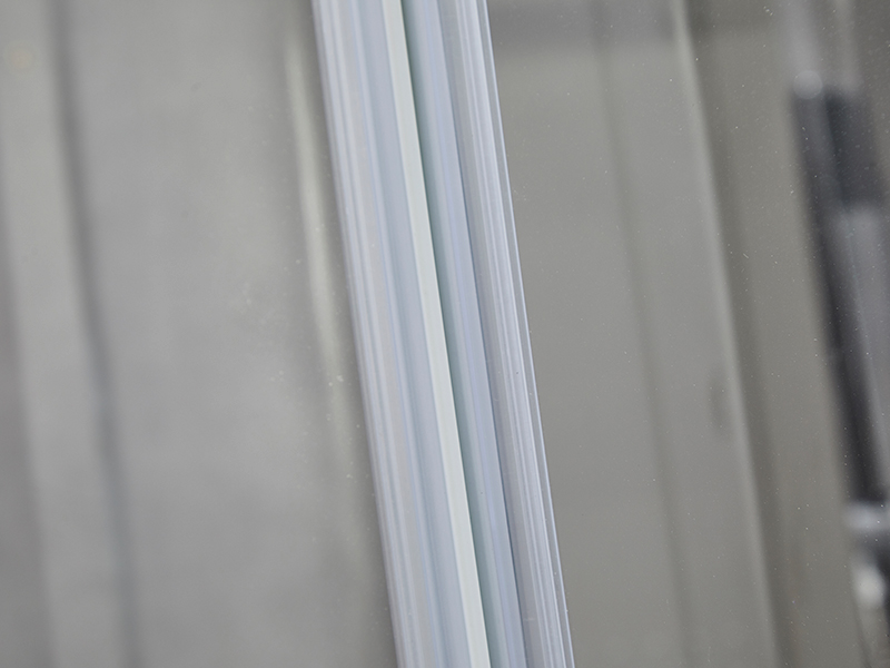 Penutup Pancuran Geser SE, Kaca Tempered Bening, Profil Aluminium Krom, Pegangan Lubang Ganda, Tanpa Baki Penutup Pancuran Geser SE, Kaca Tempered Bening, Profil Aluminium Krom, Pegangan Lubang Ganda, Tanpa Baki