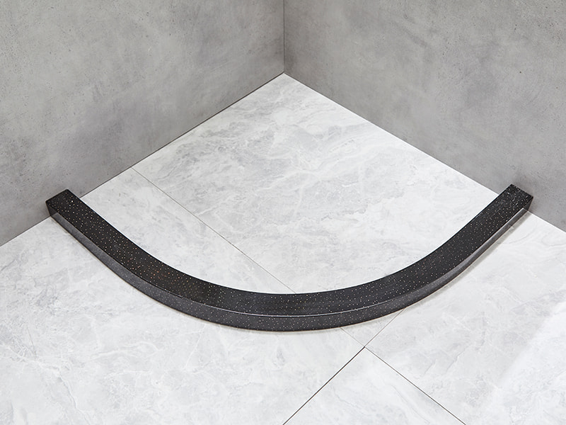 Penutup Pancuran Geser SE, Kaca Tempered Bening, Profil Aluminium Hitam, Pegangan Lubang Ganda, Tanpa Baki Penutup Pancuran Geser SE, Kaca Tempered Bening, Profil Aluminium Hitam, Pegangan Lubang Ganda, Tanpa Baki